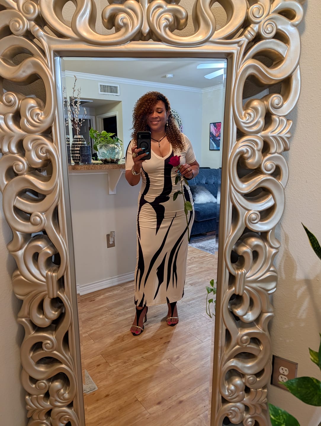 Customer photo review of Bodycon High Waisted Contrast Color Printed Split-Back V-Neck Maxi Dresses