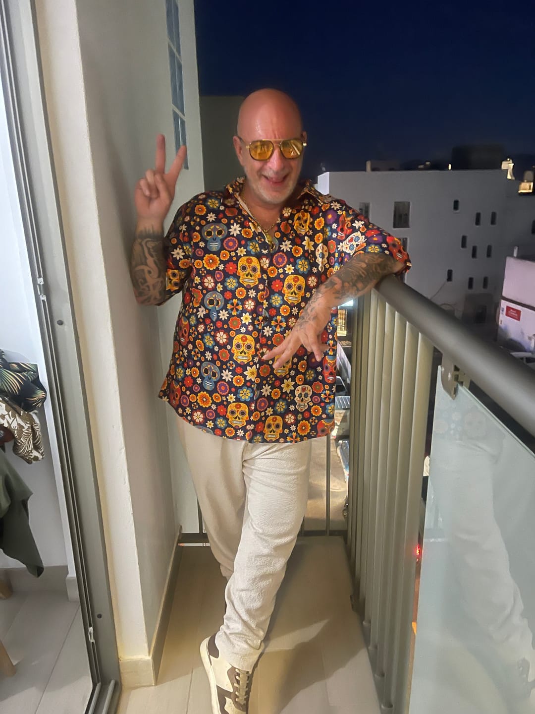 Customer photo review of Chemise hawaïenne boutonnée à manches courtes pour hommes
