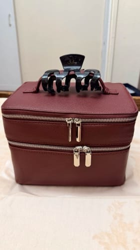 Customer photo review of Duo Vanity Case en cuir