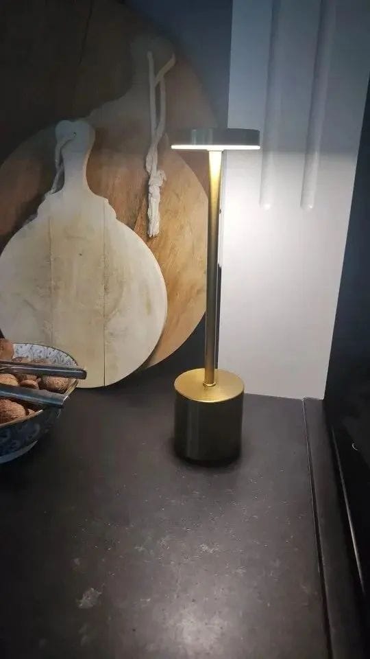 Customer photo review of Luminária de Mesa Sem Fio Recarregável Nomad Glow