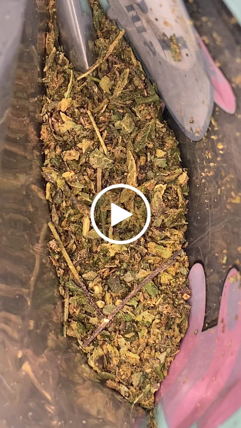 Customer video review of 1oz GMO Trim