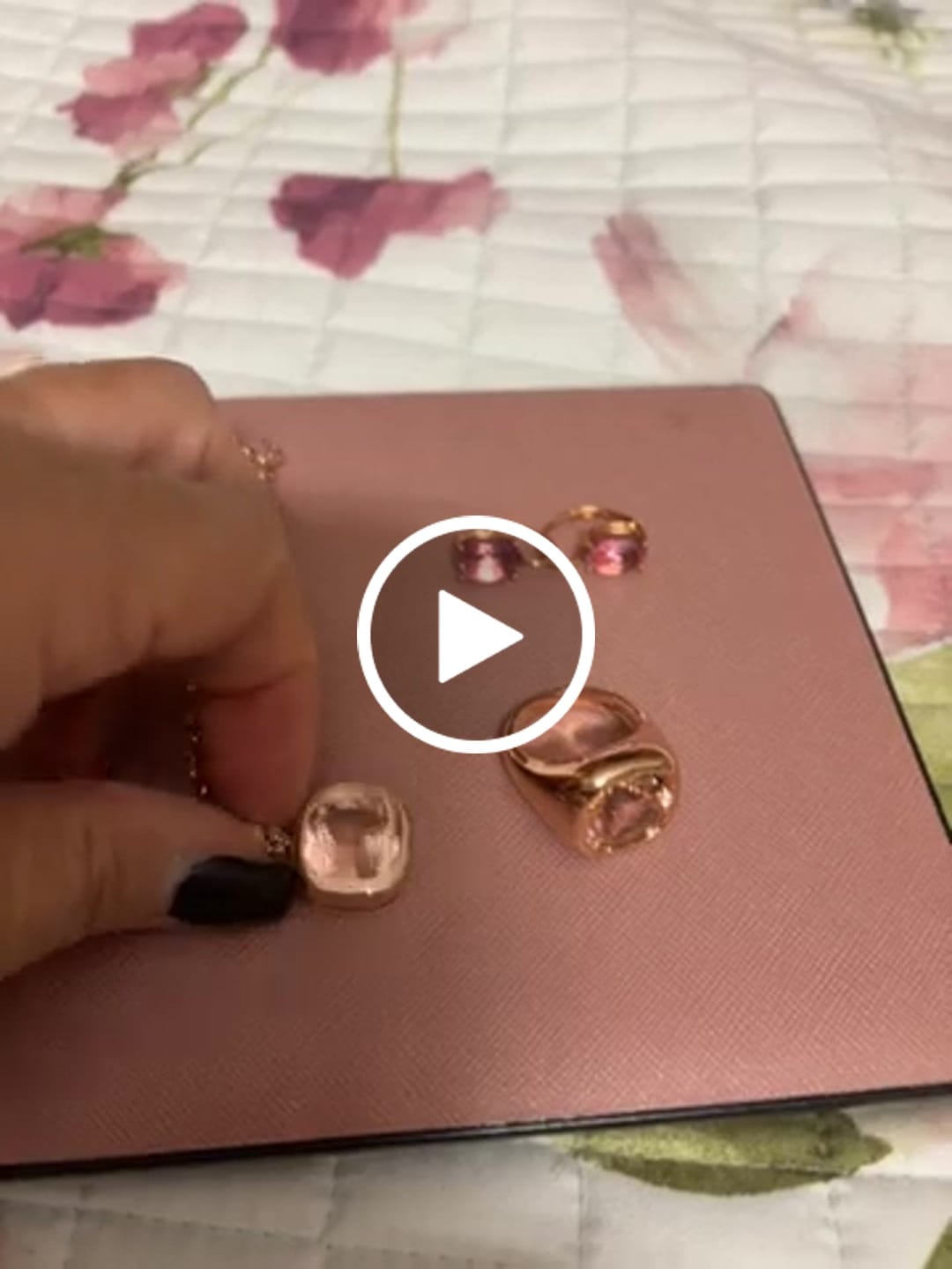 Customer video review of Orecchini Essentiel con Prisma Gem Taglio Mosaico