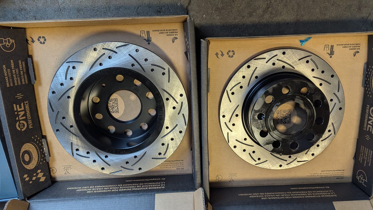 Customer photo review of Rear Coated Drilled Slotted Disc Brake Rotors And Ceramic Pads Kit For Volkswagen Jetta Beetle Golf SportWagen KDC-100705