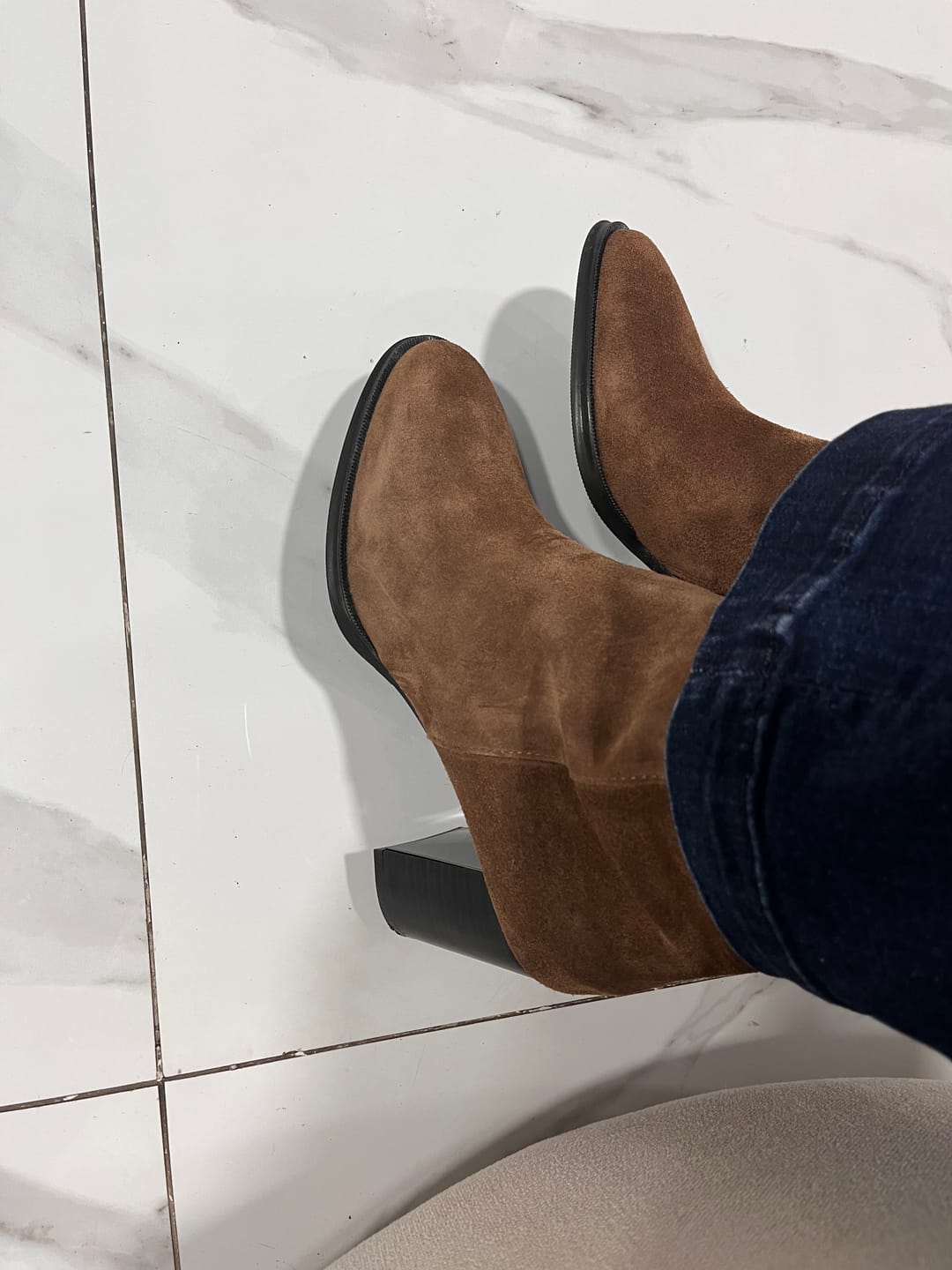 Customer photo review of BOTIN ELYSEE BROWN 5157