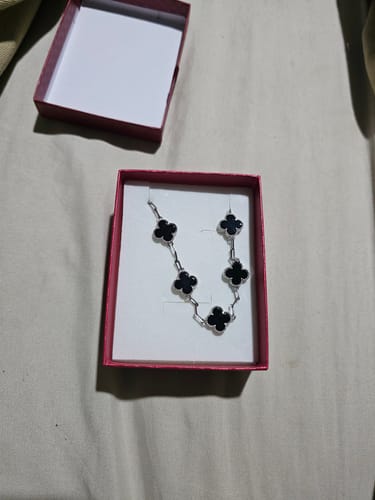 Customer photo review of Pulsera 5 Treboles Plata Ley 925