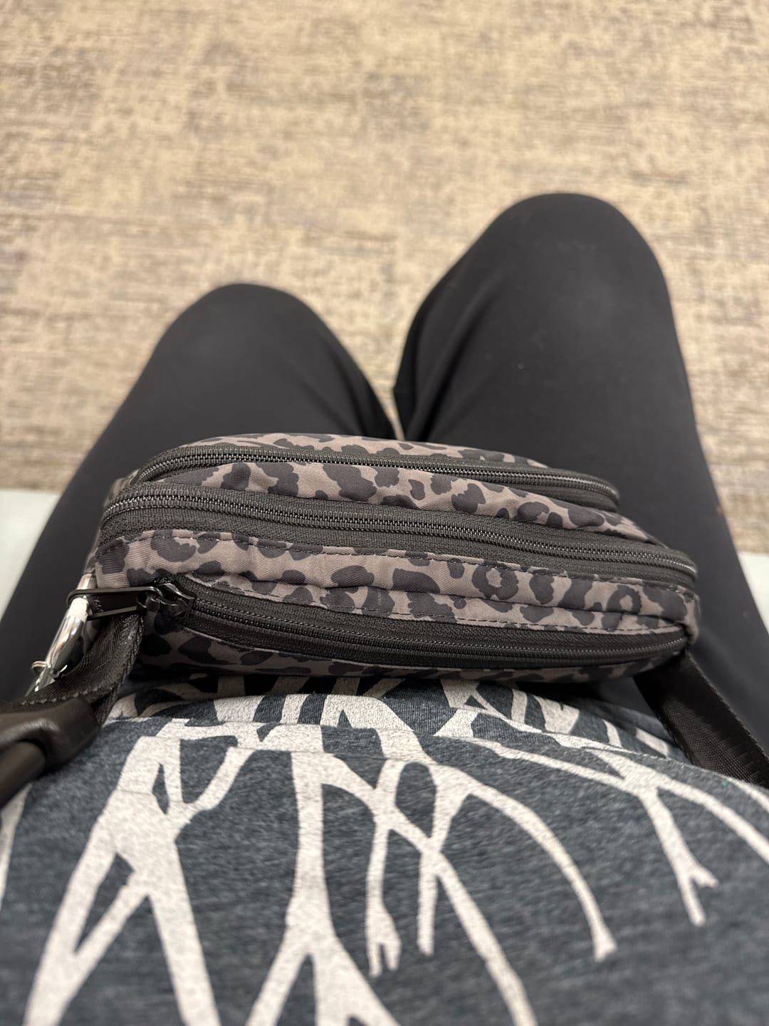 Customer photo review of Pander 6-Pocket Crossbody Belt Bag