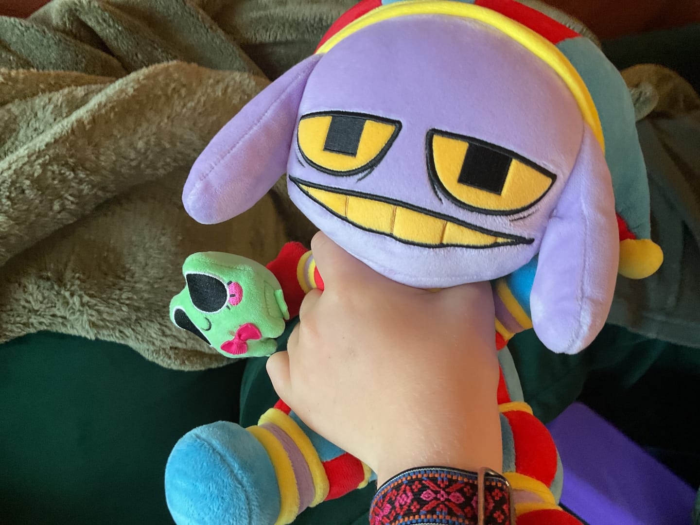 Customer photo review of Pomni-Suit Jax Plush