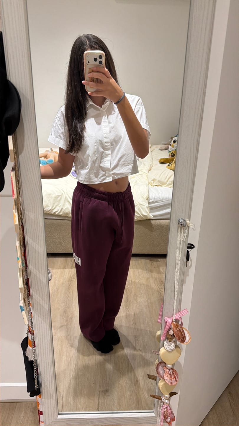 Customer photo review of GATED COMMUNITY STRAIGHT LEG SWEATPANTS DARK PLUM