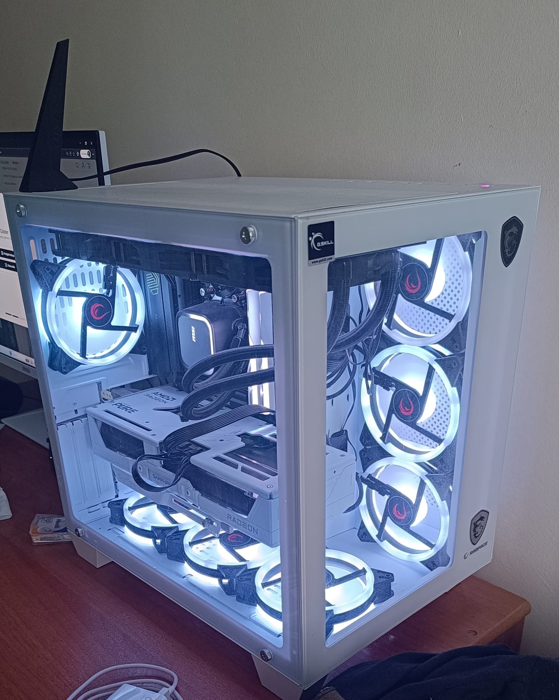Customer photo review of Icewave Temperli Camlı 4x12cm ARGB Fan+Kontrolcü E-Atx Mid-T Oyuncu Kasası-Beyaz
