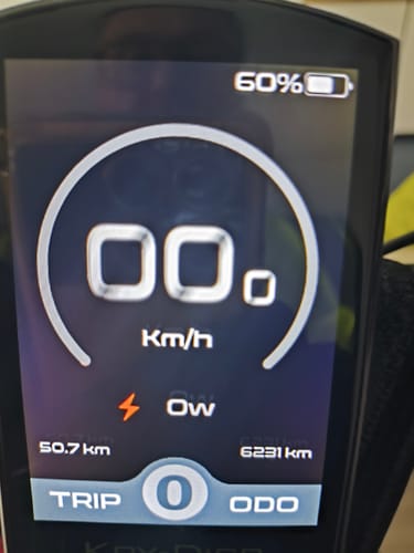 Customer's Vakole Y20 Pro e-bike display showing 60% battery, 0 speed, and 6231 km total mileage.