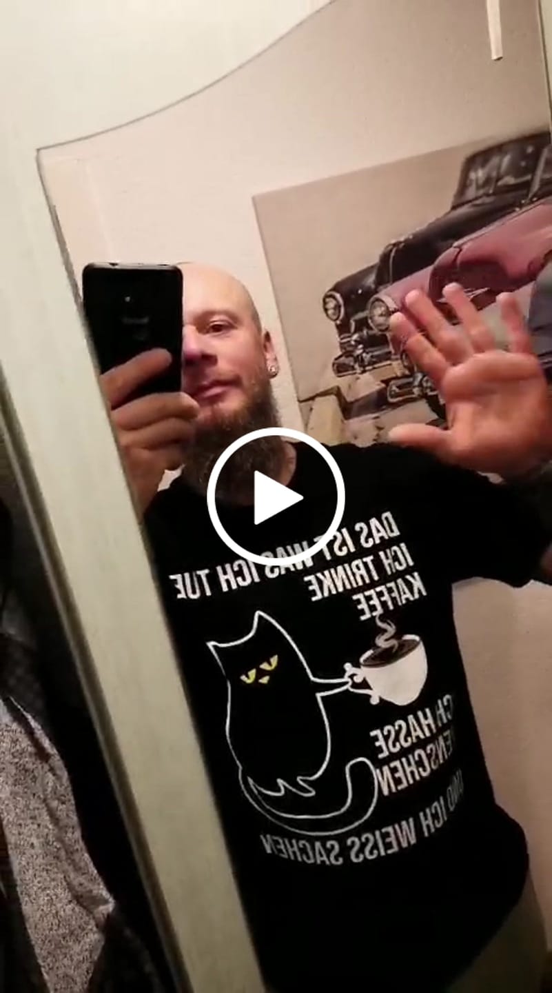 Customer video review of Und ich weiß Sachen - T-Shirt