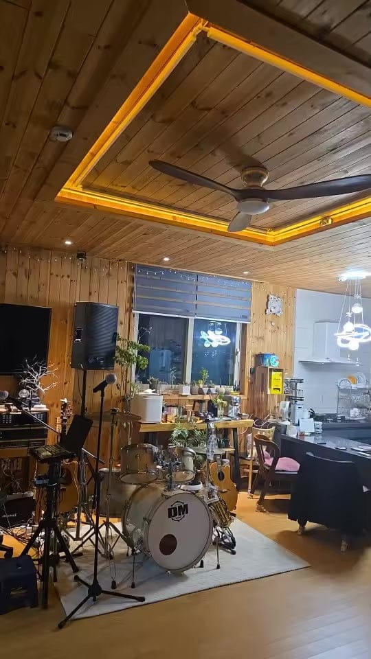 Customer photo review of Ventilateur de Plafond en Bois Massif Silencieux Haut de Gamme Avec Lumière LED, Télécommande et Réversible Été/Hiver - Sylvane