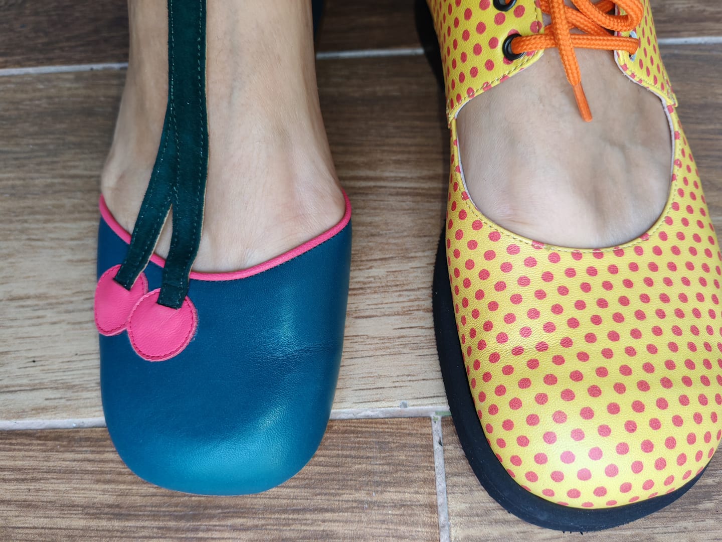 Customer photo review of Patch Yellow scarpa allacciata in nappa gialla e pois rossi tacco 2.5 artigianale marchigiana