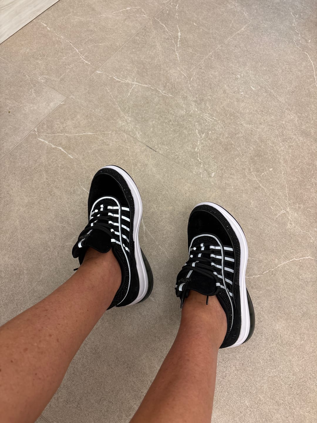 Customer photo review of Fornarina Up Sneakers Donna in Velluto Nero con Strass e Zeppa Alta 70mm