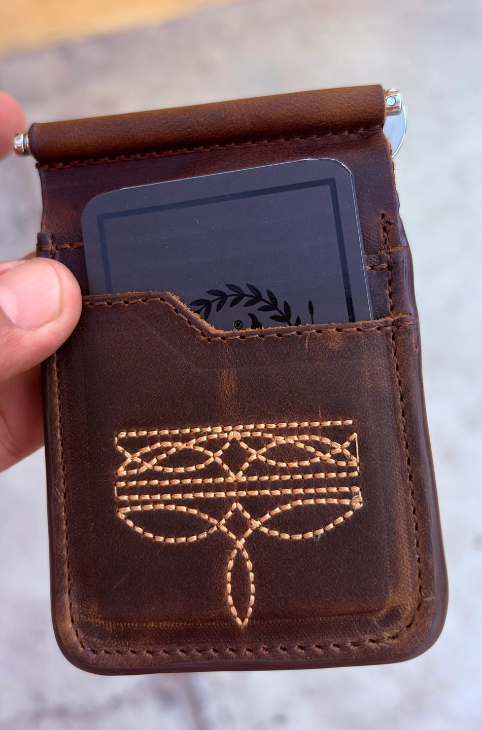 Customer photo review of Billetera clip de piel para hombre Cesar cafe ringle beige