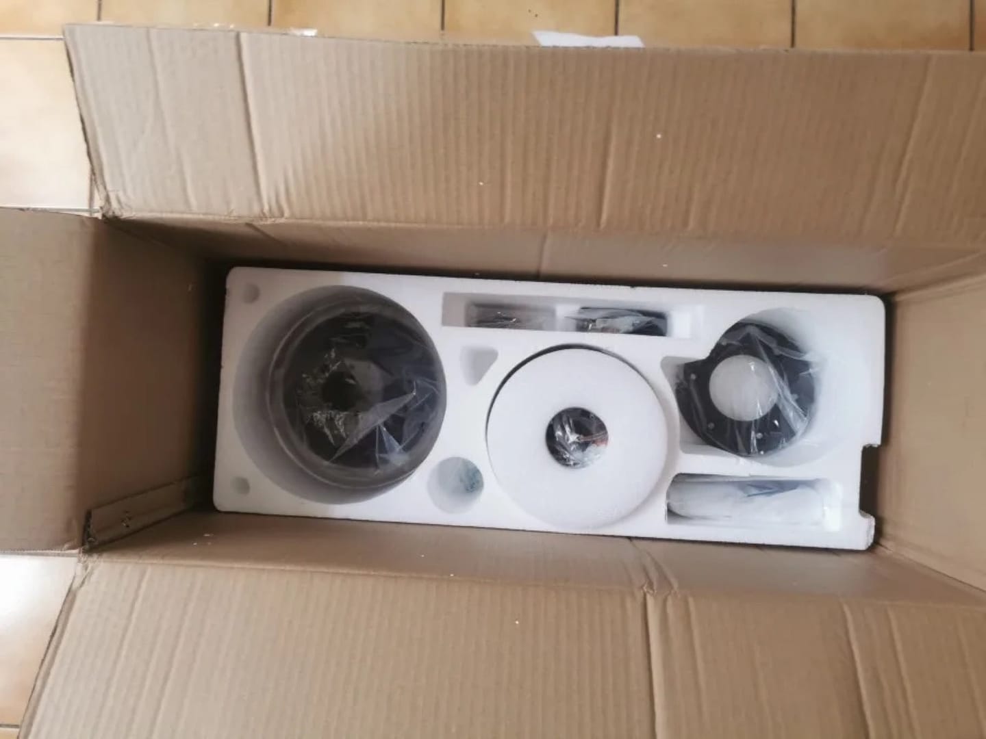 Customer photo review of Ventilateur de Plafond en Bois Massif Silencieux Haut de Gamme Avec Lumière LED, Télécommande et Réversible Été/Hiver - Sylvane