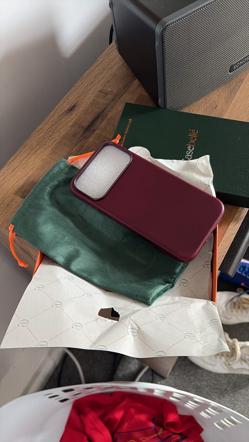 Customer photo review of iPhone 18 Pro Max Leather Case - MagSafe - Burgundy