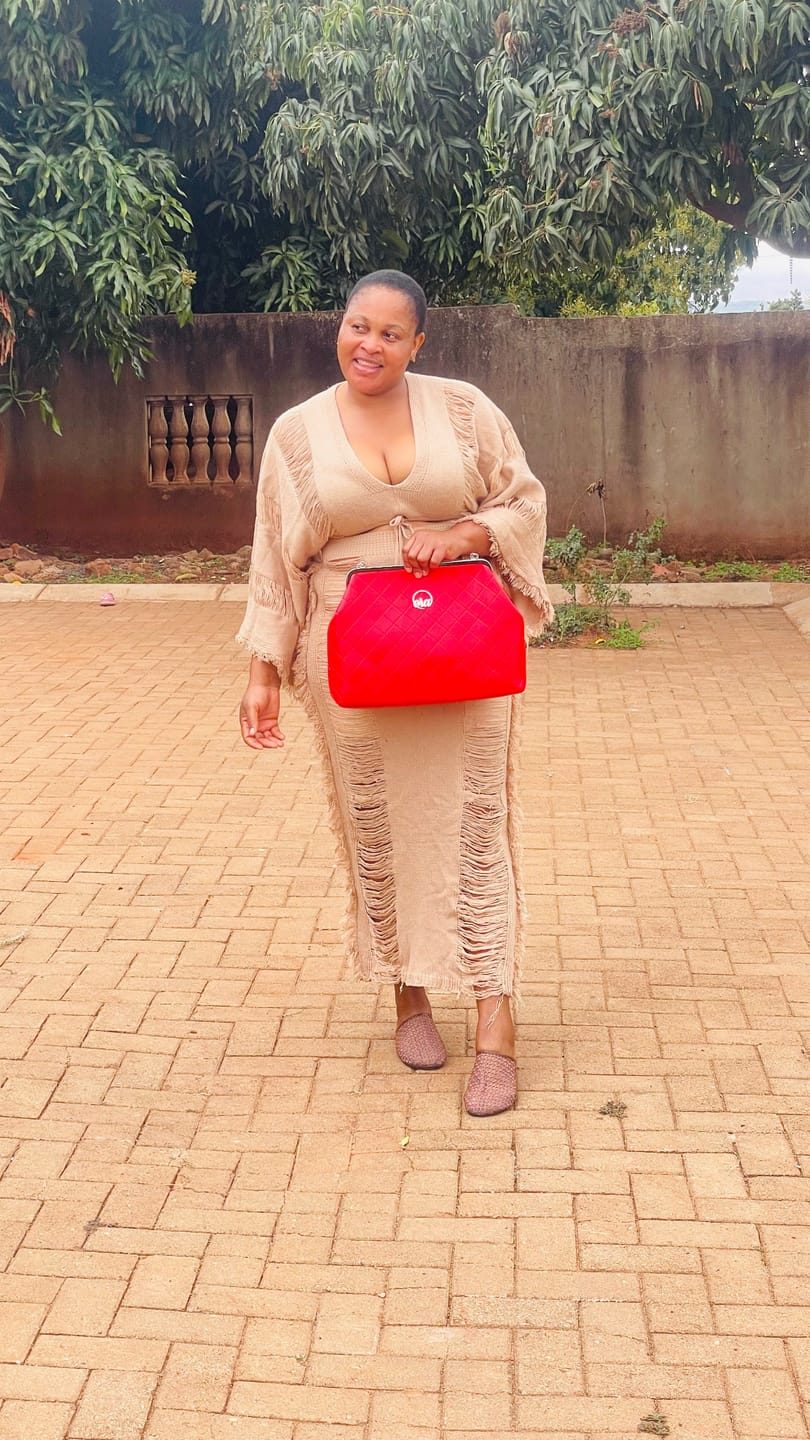 Customer photo review of ERA Oversized Kisslock Chain Bag – Red