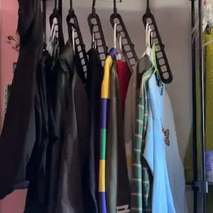 Customer photo review of Organizzatori Compatti Appendipantaloni Pieghevoli Antiscivolo