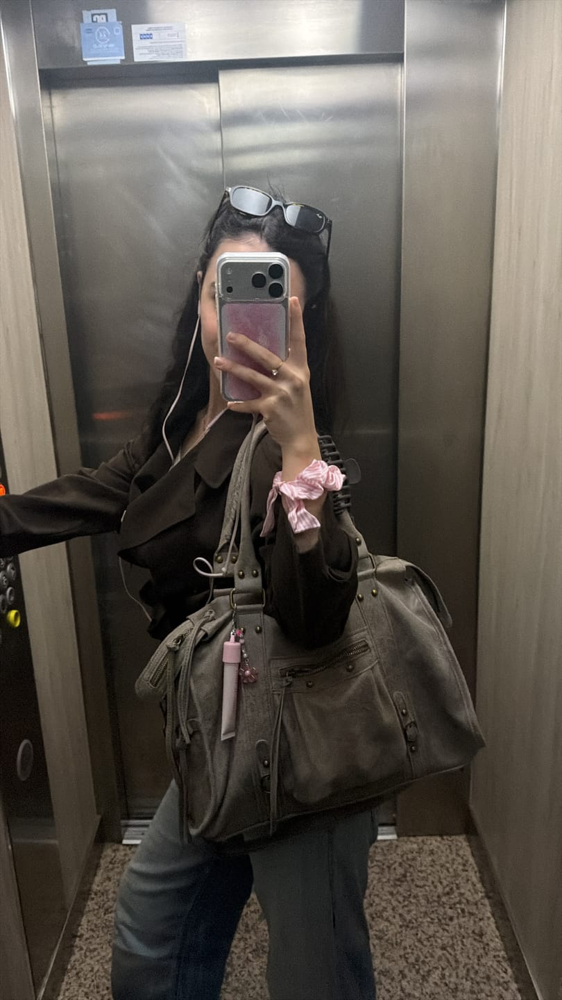 Customer photo review of It girl bag taupe