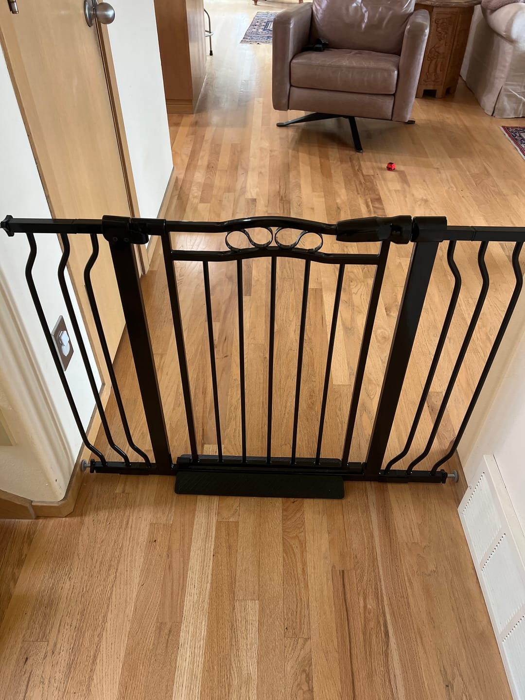 Customer photo review of FairyBaby Arch-Shaped Walk Through Baby Gate With 23.5" Extra Wide Walk Through Door