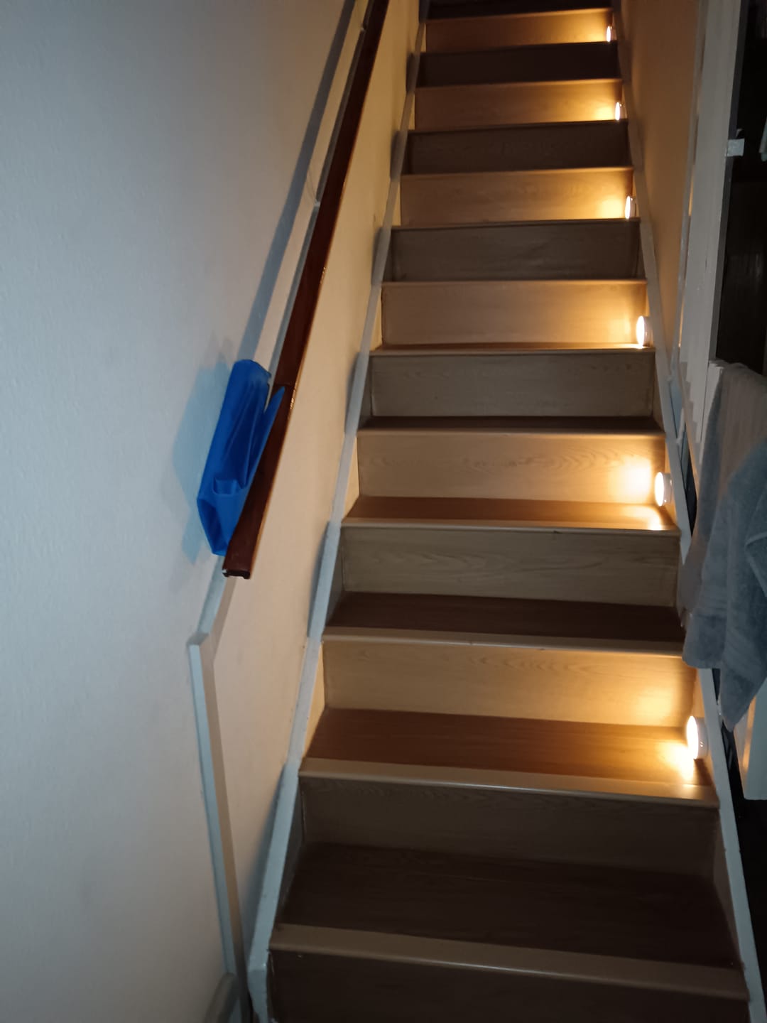 Customer photo review of Lámpara LED Recargable con Sensor de Movimiento | Pack 4 Unidades