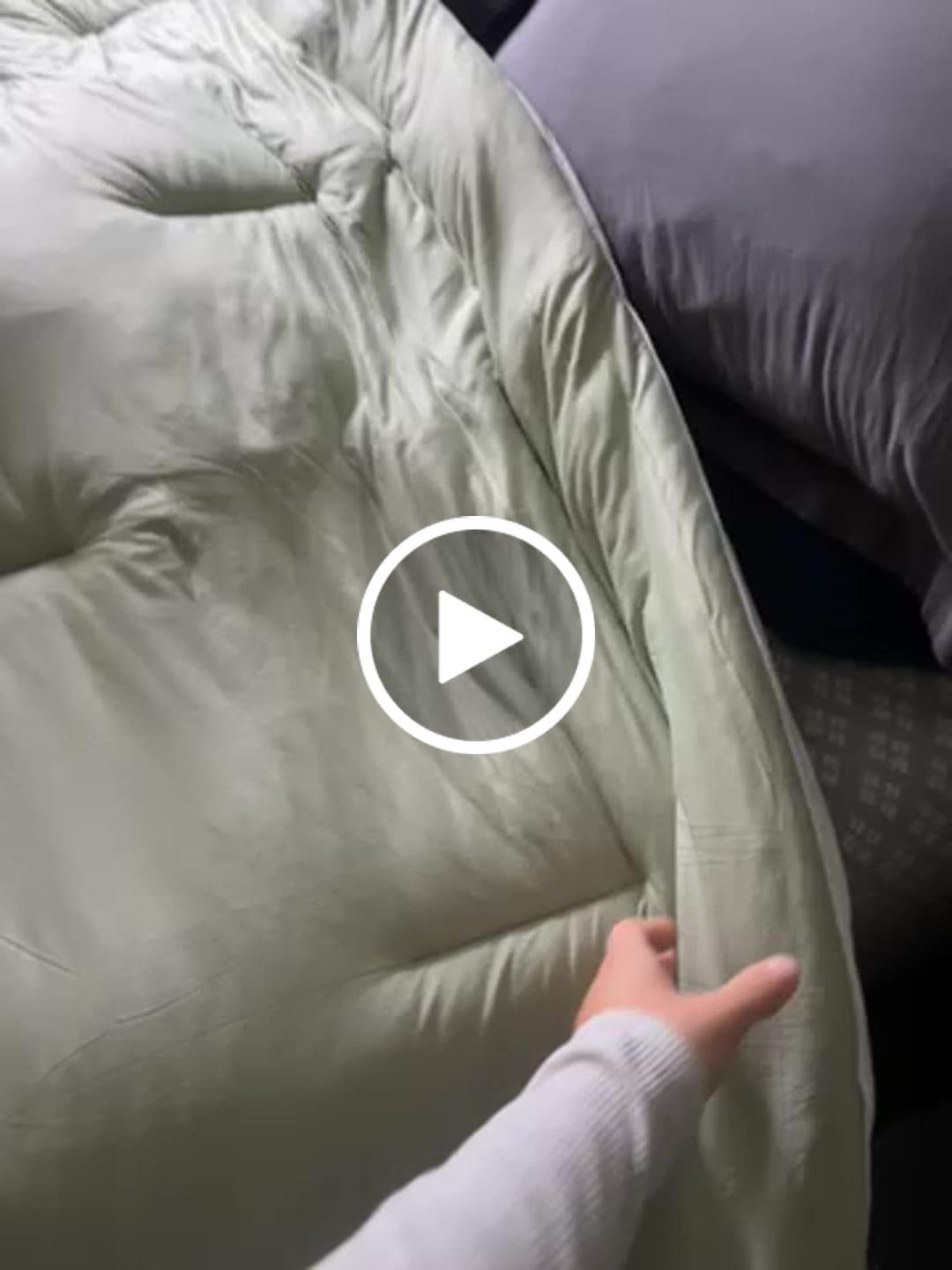Customer video review of MarshMellow Comforter