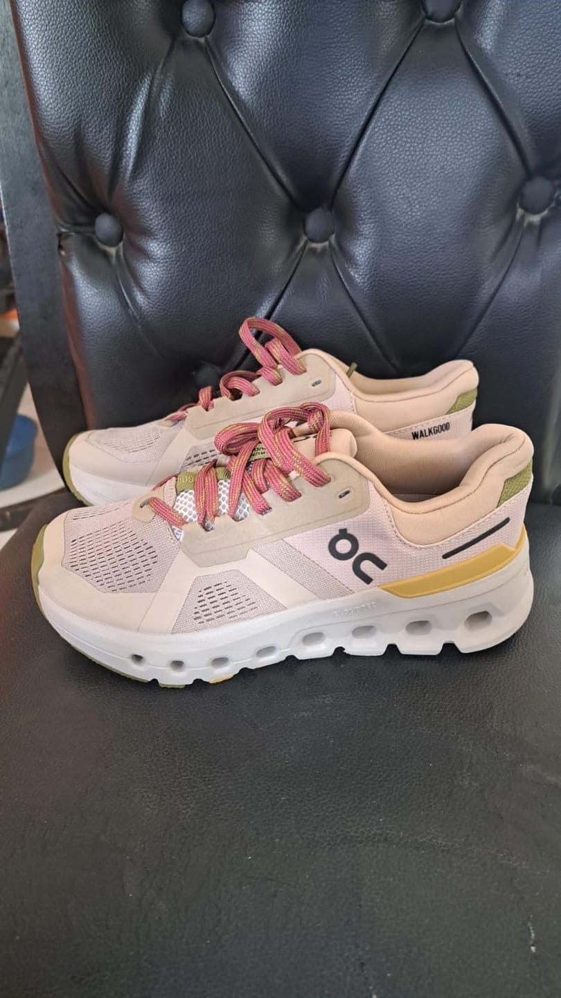 Customer photo review of ON CLOUDRUNNER 2 - JAMAICA
