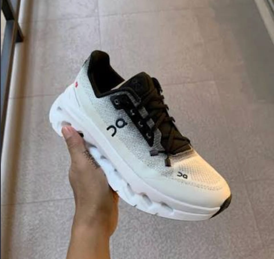 Customer photo review of Cloudtilt Black Ivory - CTI