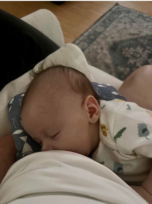 Customer photo review of Almohada de lactancia para brazo