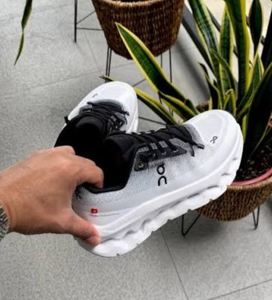 Customer photo review of Cloudtilt Black Ivory - CTI