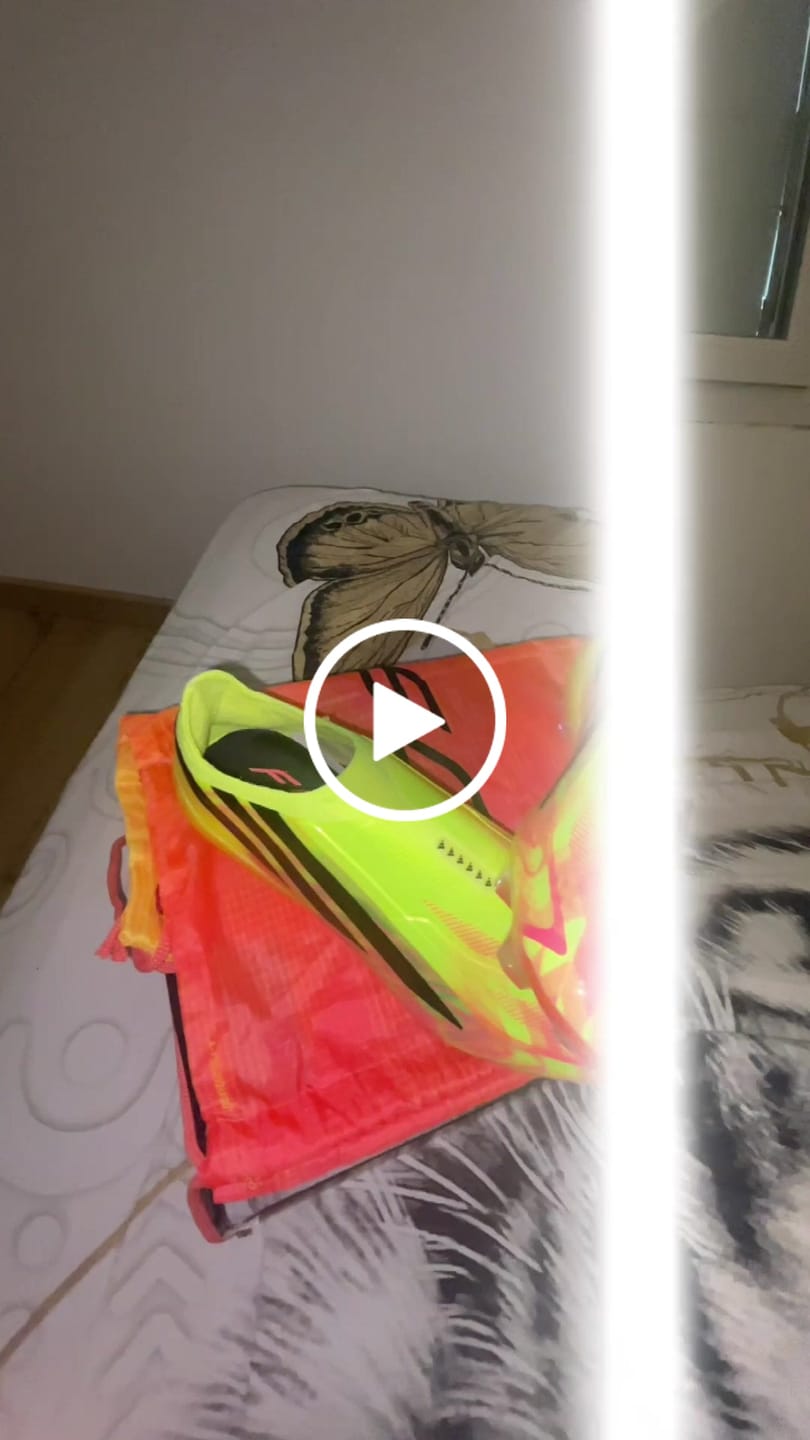 Customer video review of Adidas F50 Hyperfast Elite Laceless FG Too Light - Jaune/Noir/Solar Turquoise ÉDITION LIMITÉE
