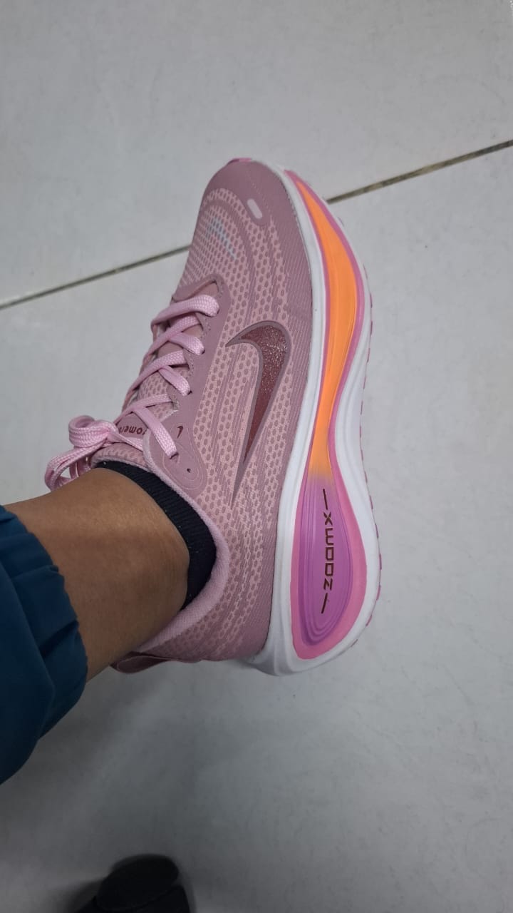 Customer photo review of NIKE VOMERO PLUS - DAMA