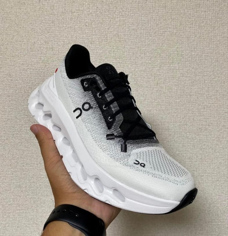 Customer photo review of Cloudtilt Black Ivory - CTI