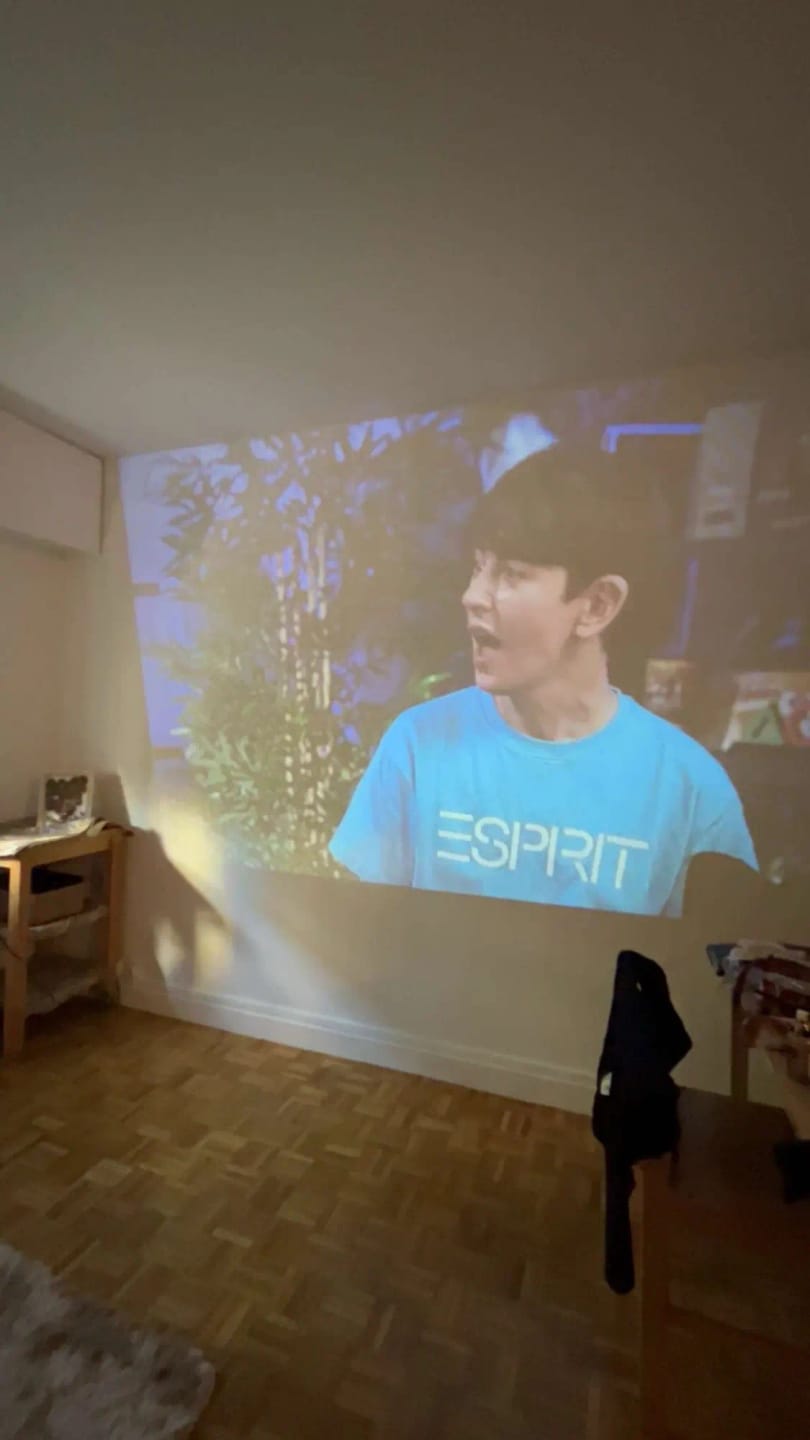 Customer photo review of Stellyo - 4K Pivot Projector