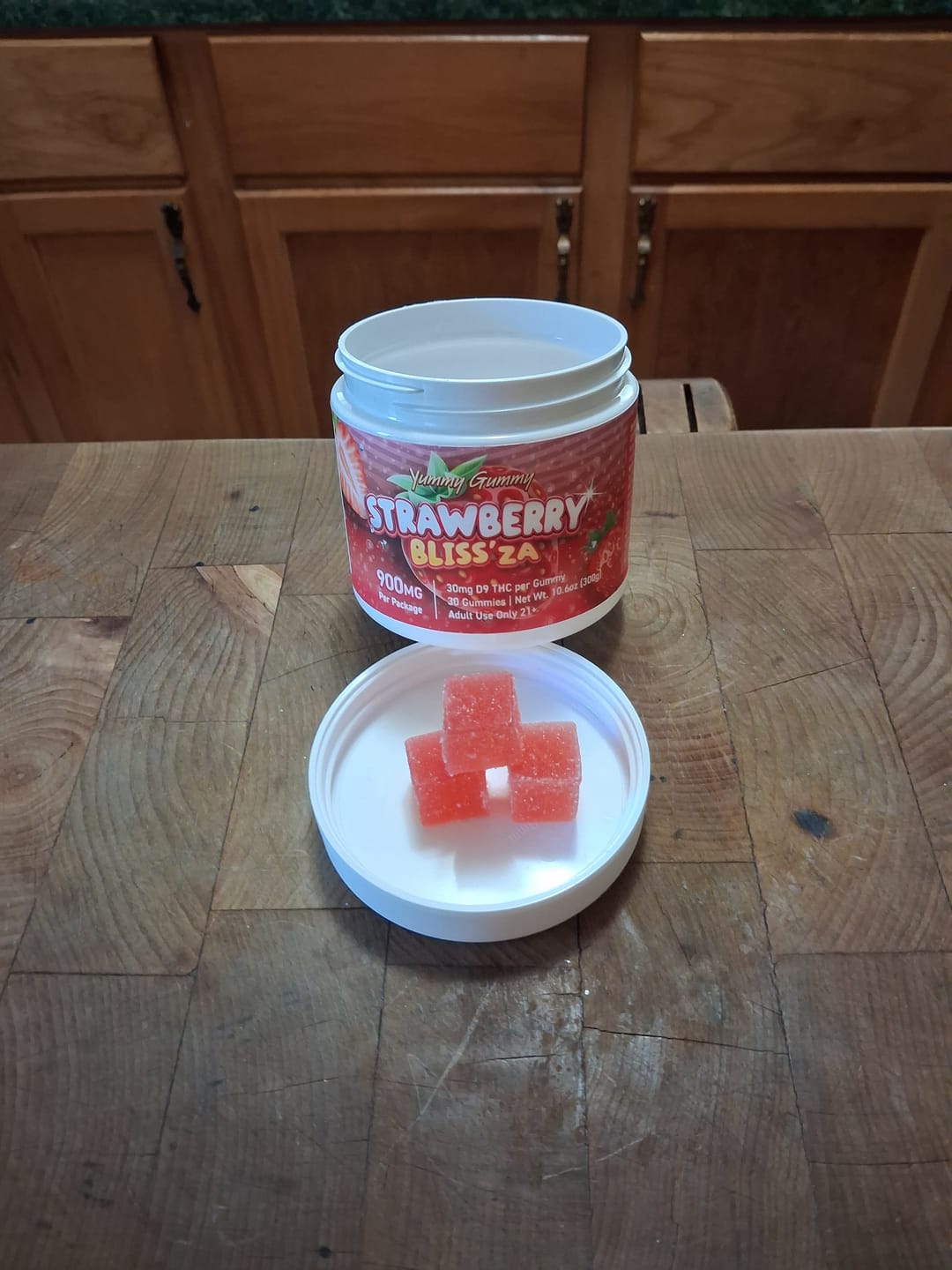 Customer photo review of 900MG Yummy Gummy D9