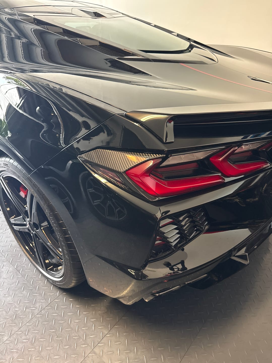Customer photo review of C8 Corvette Rear Taillight Side Lamp Frame Cover – Real Dry Carbon Fiber (2020–2026 Stingray, Z51, Z06, ZR1, HTC & Coupe)