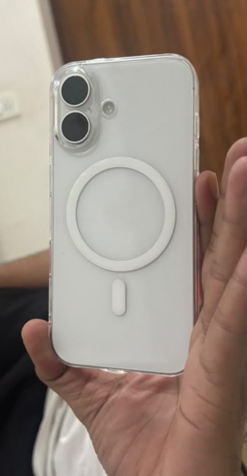 Customer photo review of Anti-Yellow Magsafe Clear Case