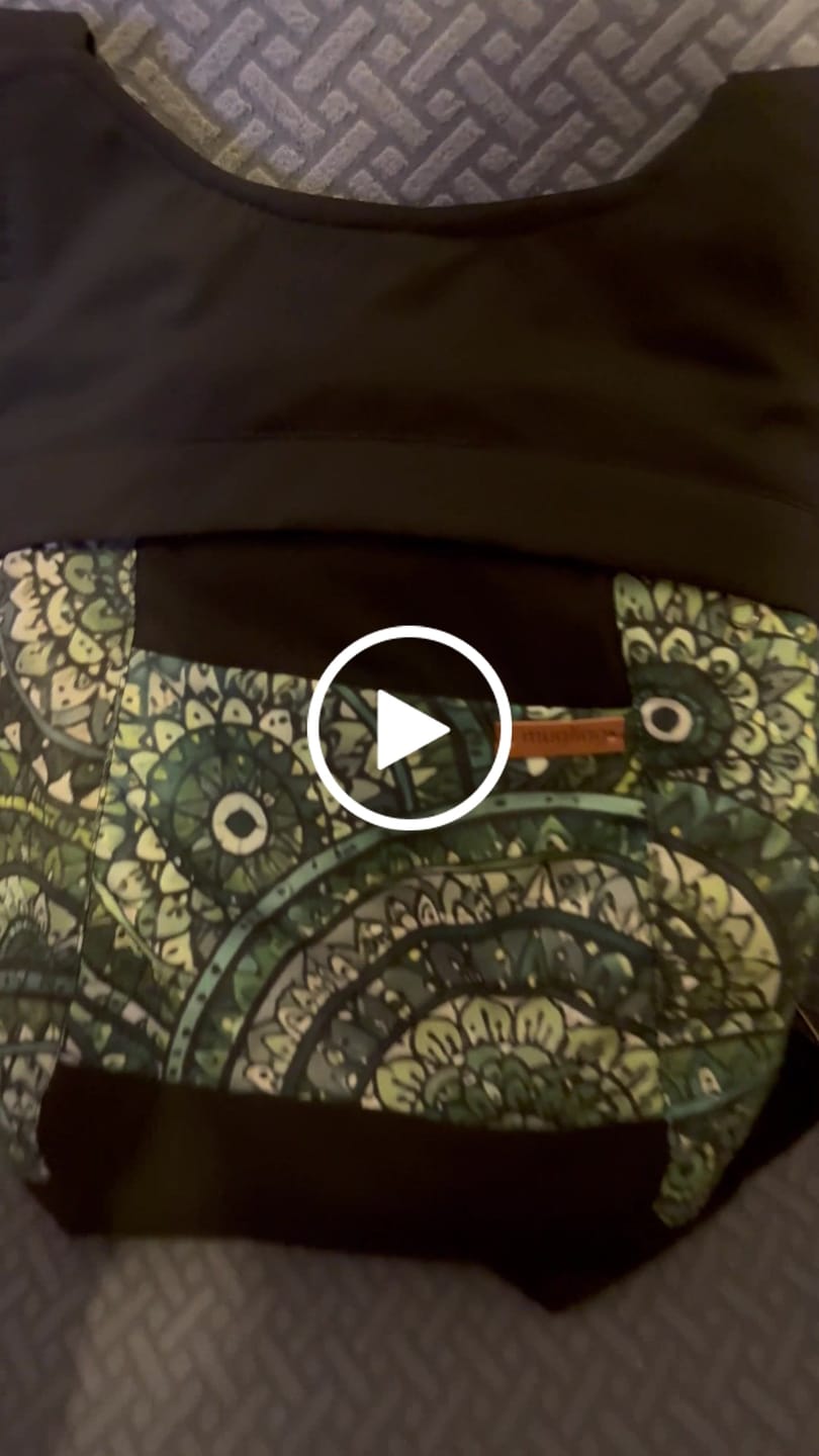 Customer video review of Mochila Impermeable "Bhaktapur" Mandalas · Pieza Exclusiva 19426