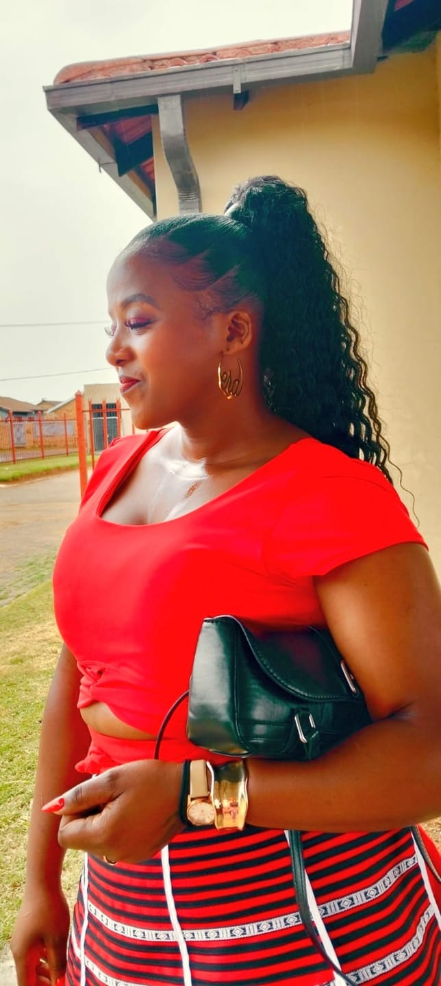 Customer photo review of Gold Era Logo Hoops