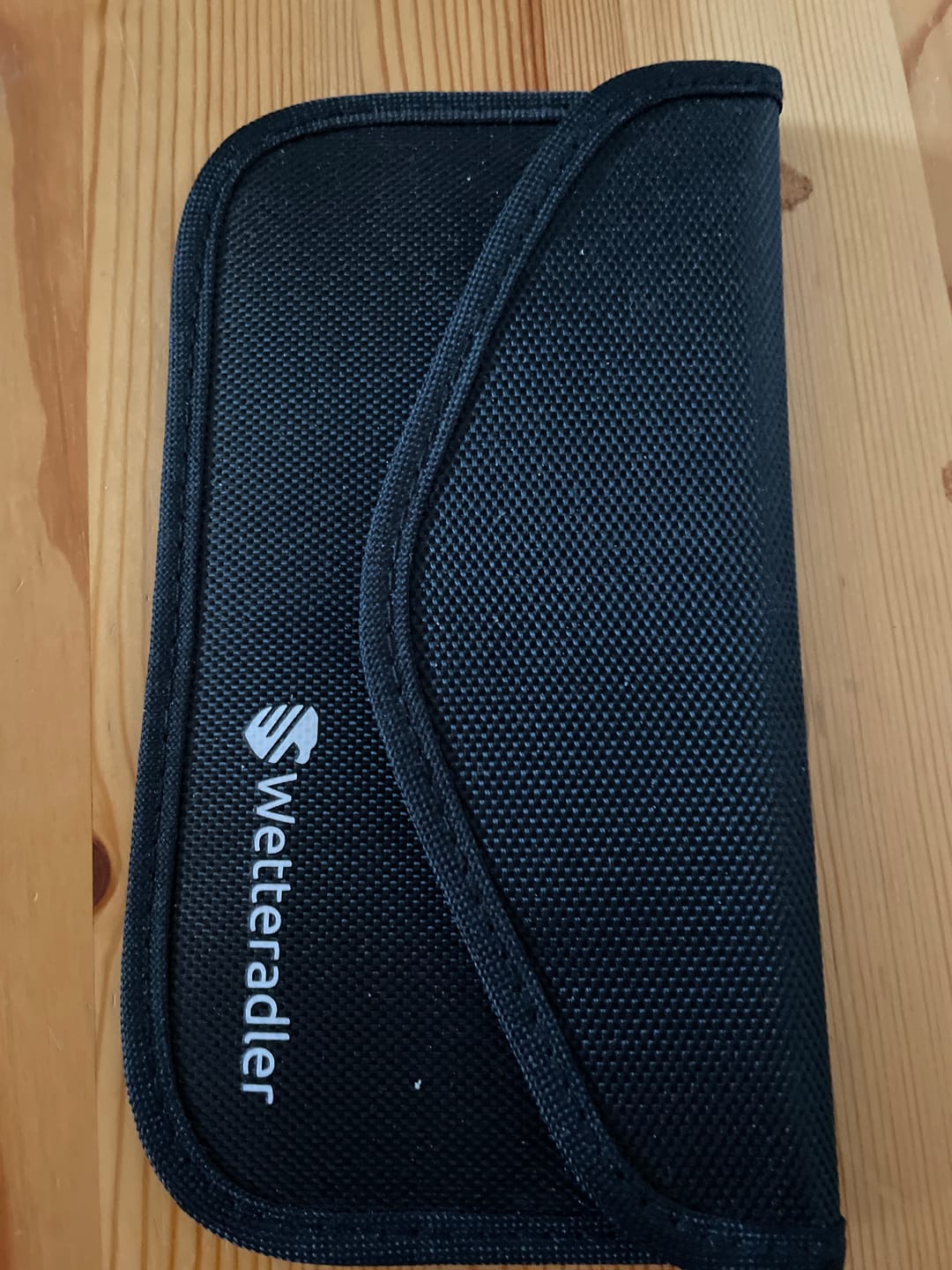Customer photo review of Anti-Tracking Handytasche