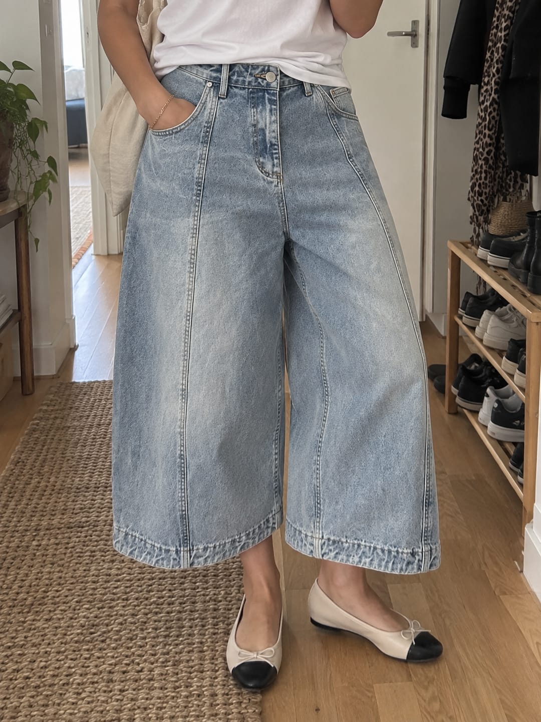 Customer photo review of Zipper Solid Color Pockets Buttoned Wide Leg Loose Jean Pants Bottoms