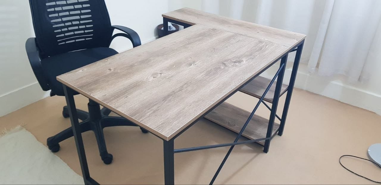 Customer photo review of مكتب مودرن خشب ملامين مع أرجل حديد قوية – MTC-003 | تصميم عصري يجمع بين الأناقة والمتانة