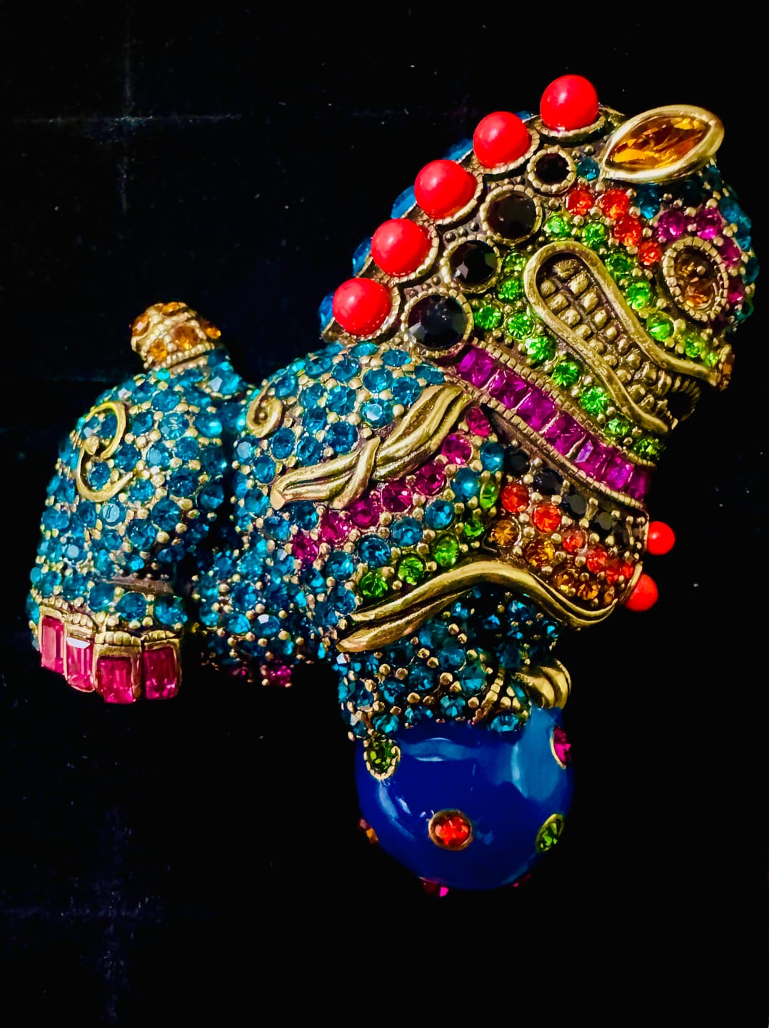 Customer photo review of HEIDI DAUS® "Fu Dog" Crystal & Enamel Dog Pin