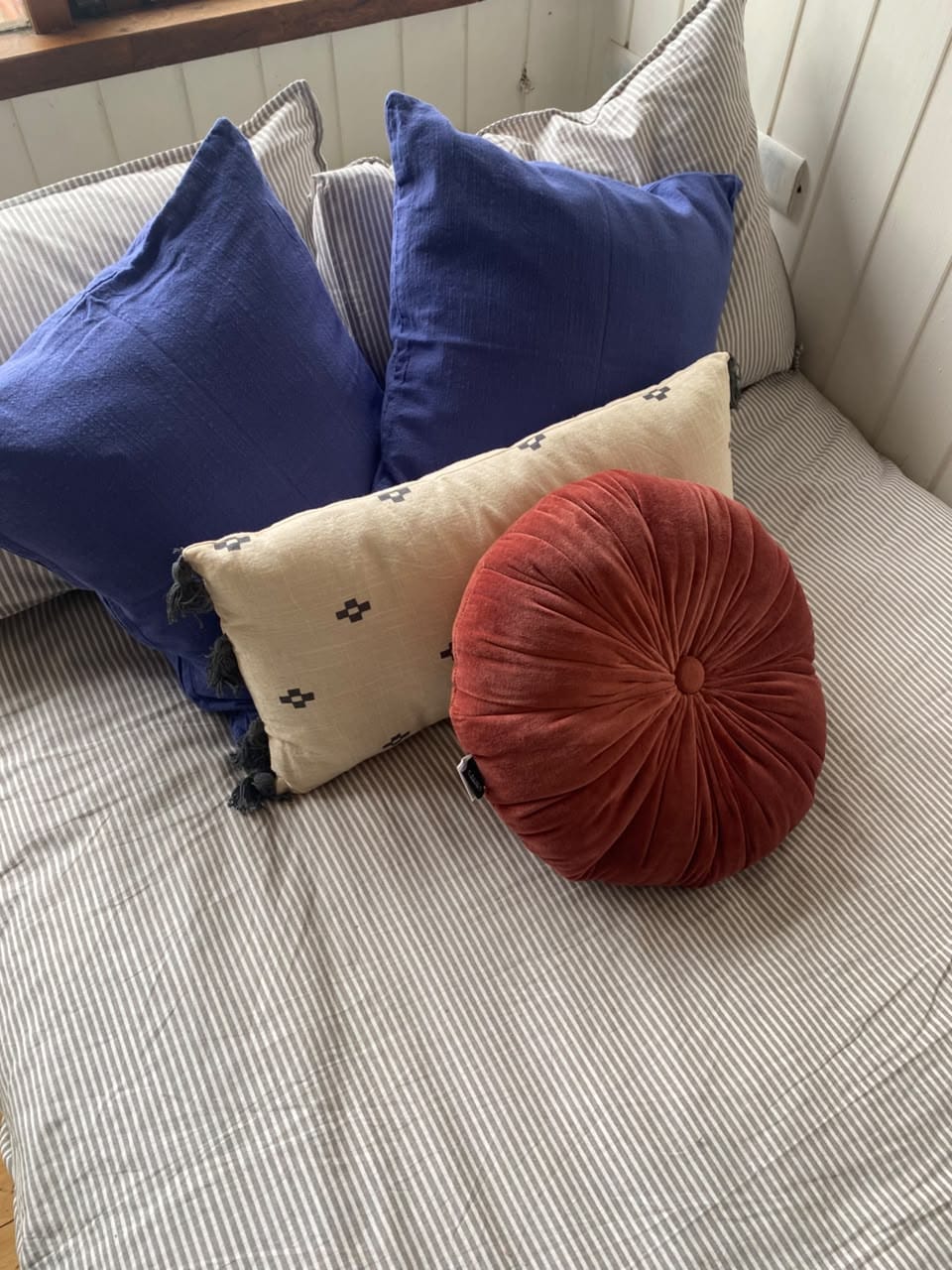 Customer photo review of Cojín Velur 40x8 Tierra