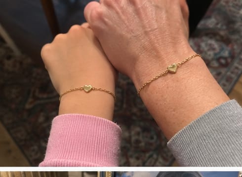 Customer photo review of זוג צמידי לב