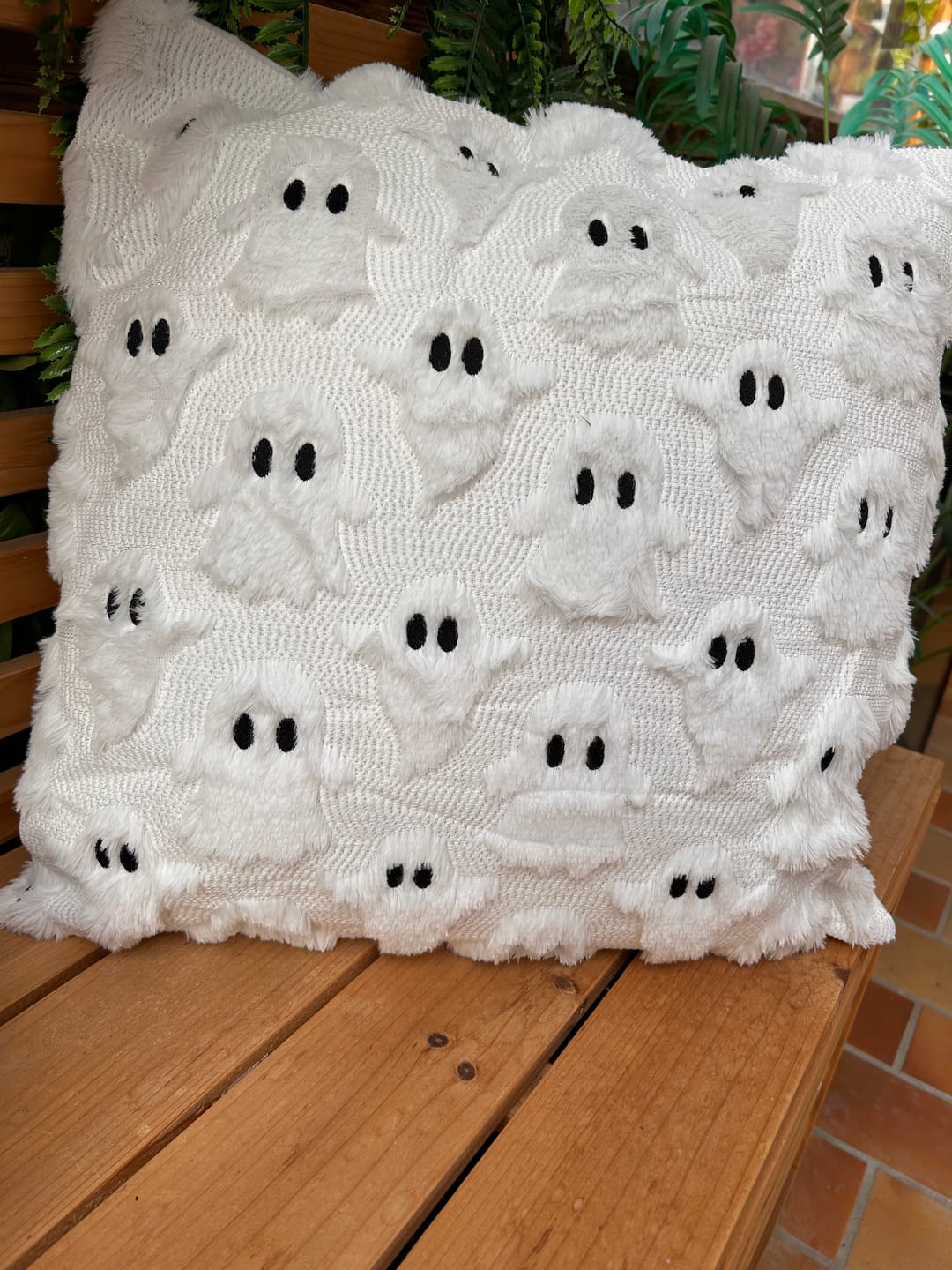 Customer photo review of Halloween Geister Kissen - kuschlig weiß