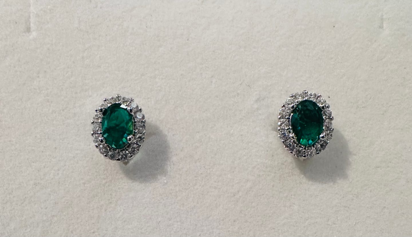 Customer photo review of Par Arete Ovalado Birthstone Plateado