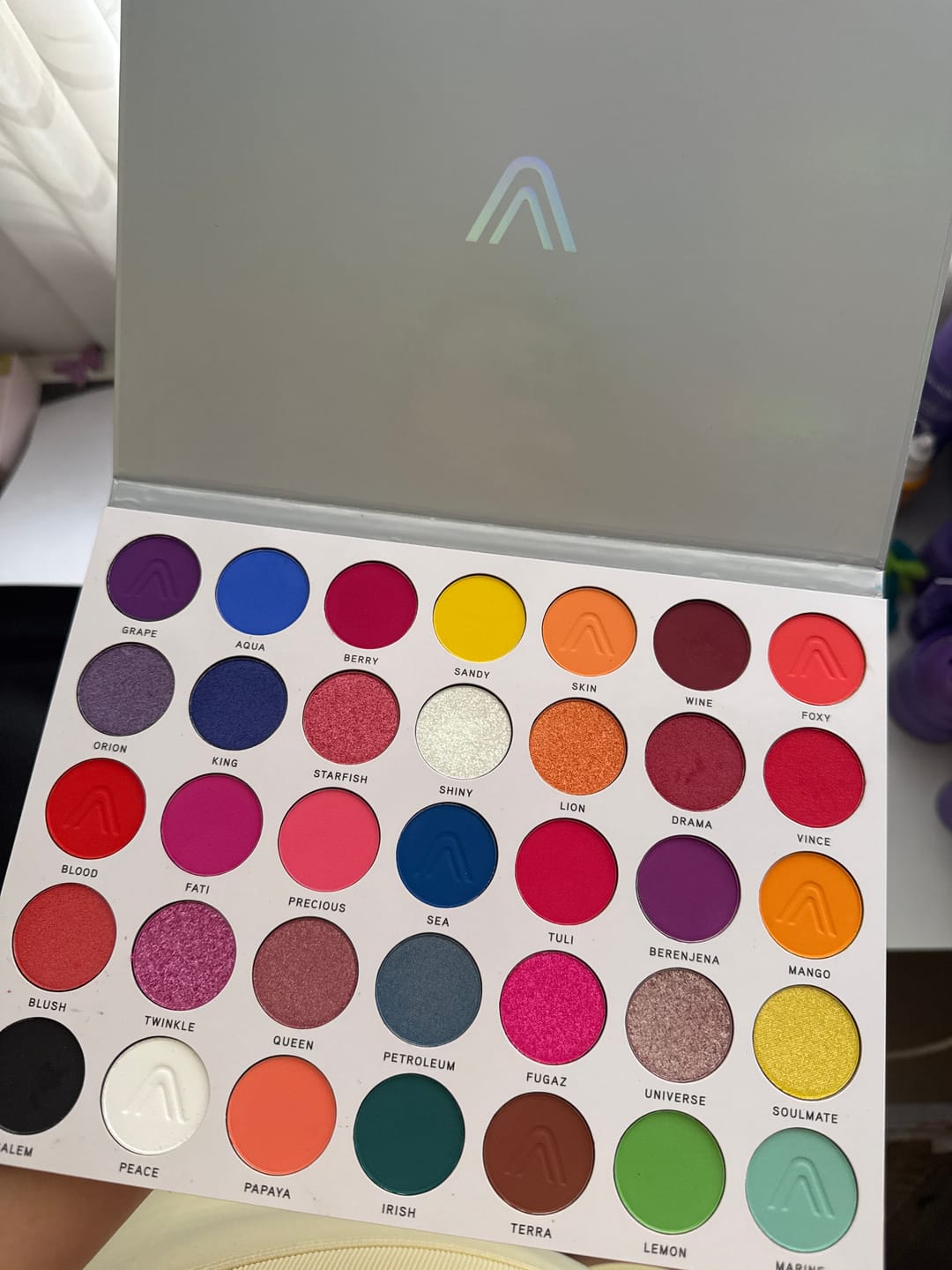 Customer photo review of PALETA DE SOMBRAS HAWAII | MAKEUP EXPERT