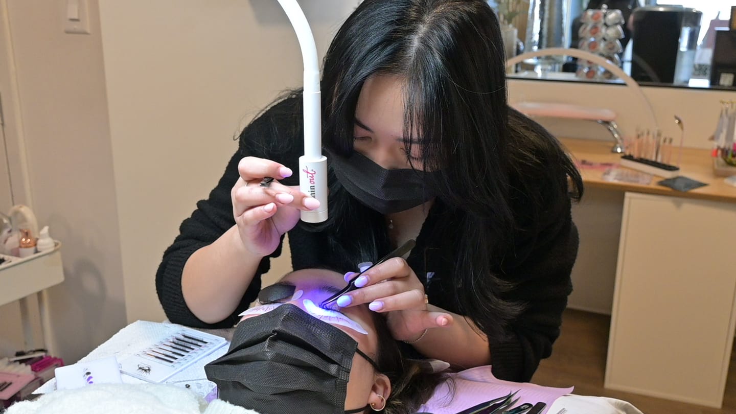 Customer photo review of FREE UV/LED Lash Training!